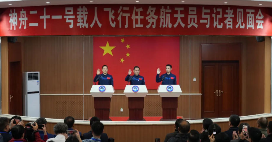 神舟二十一号航天员乘组亮相，大连化物所张洪章研究员出征！